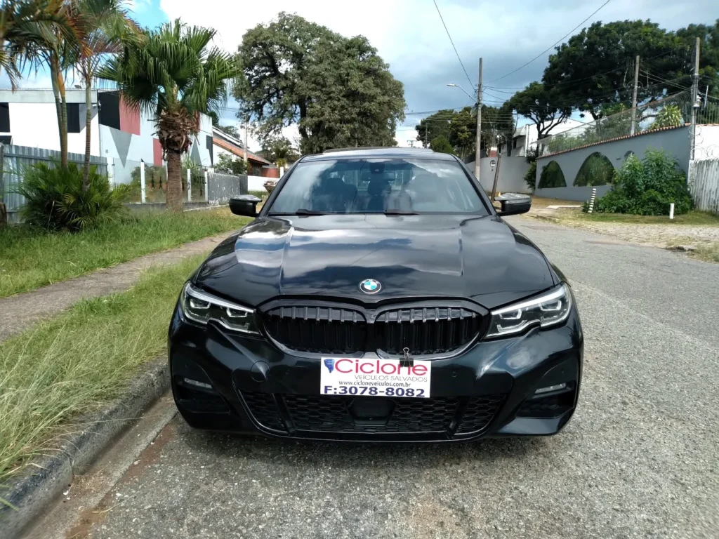 BMW 320I - veículo salvado em Curitiba