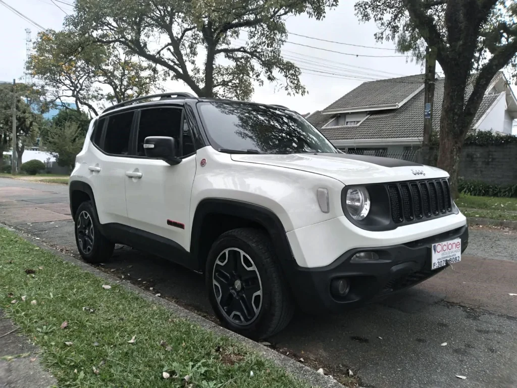 JEEP RENEGADE THAWK - veículo salvado em Curitiba