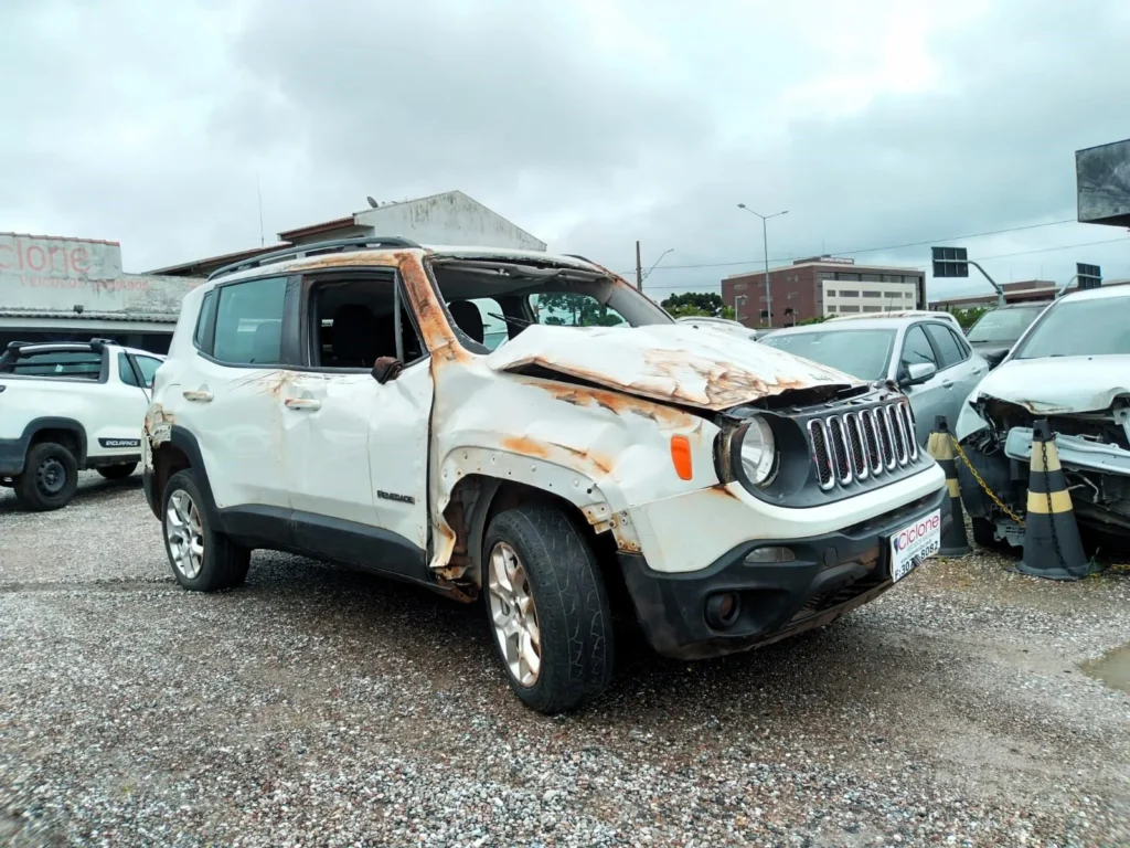 JEEP RENEGADE LONGITUDE - veículo salvado em Curitiba