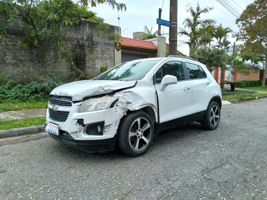 CHEVROLET TRACKER LTZ AT - veículo salvado em Curitiba
