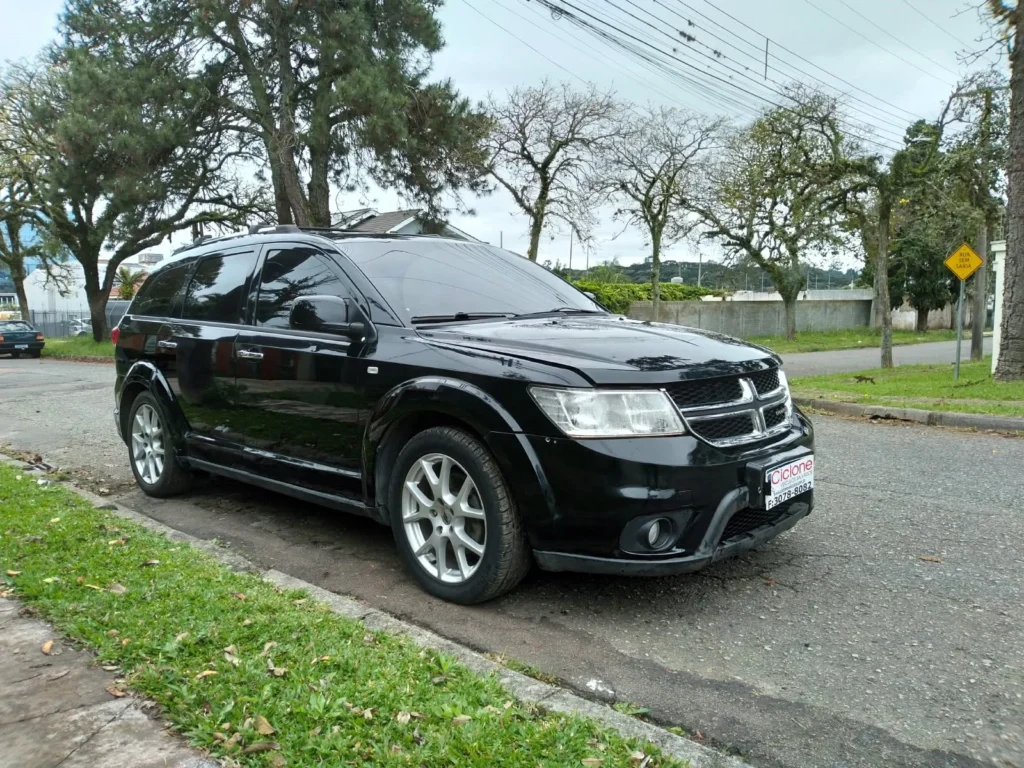 DODGE JOURNEY R/T - veículo salvado em Curitiba