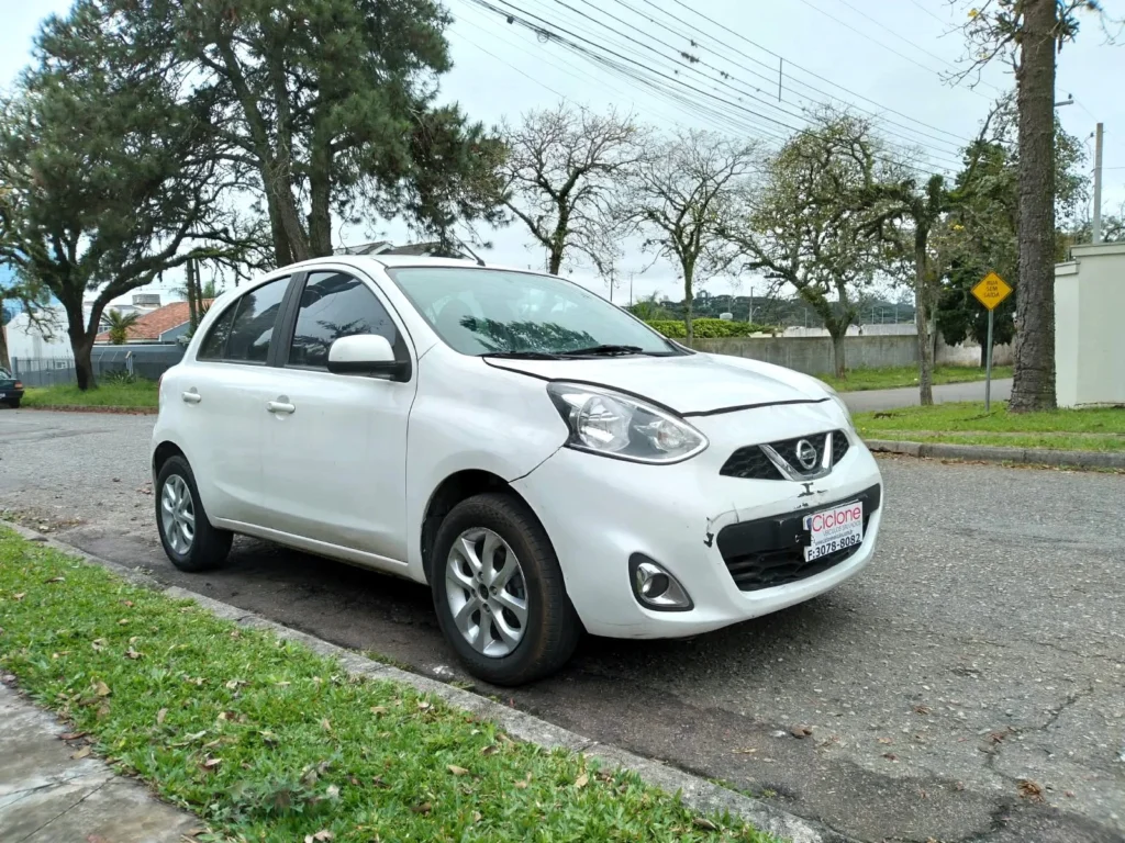 NISSAN MARCH - veículo salvado em Curitiba